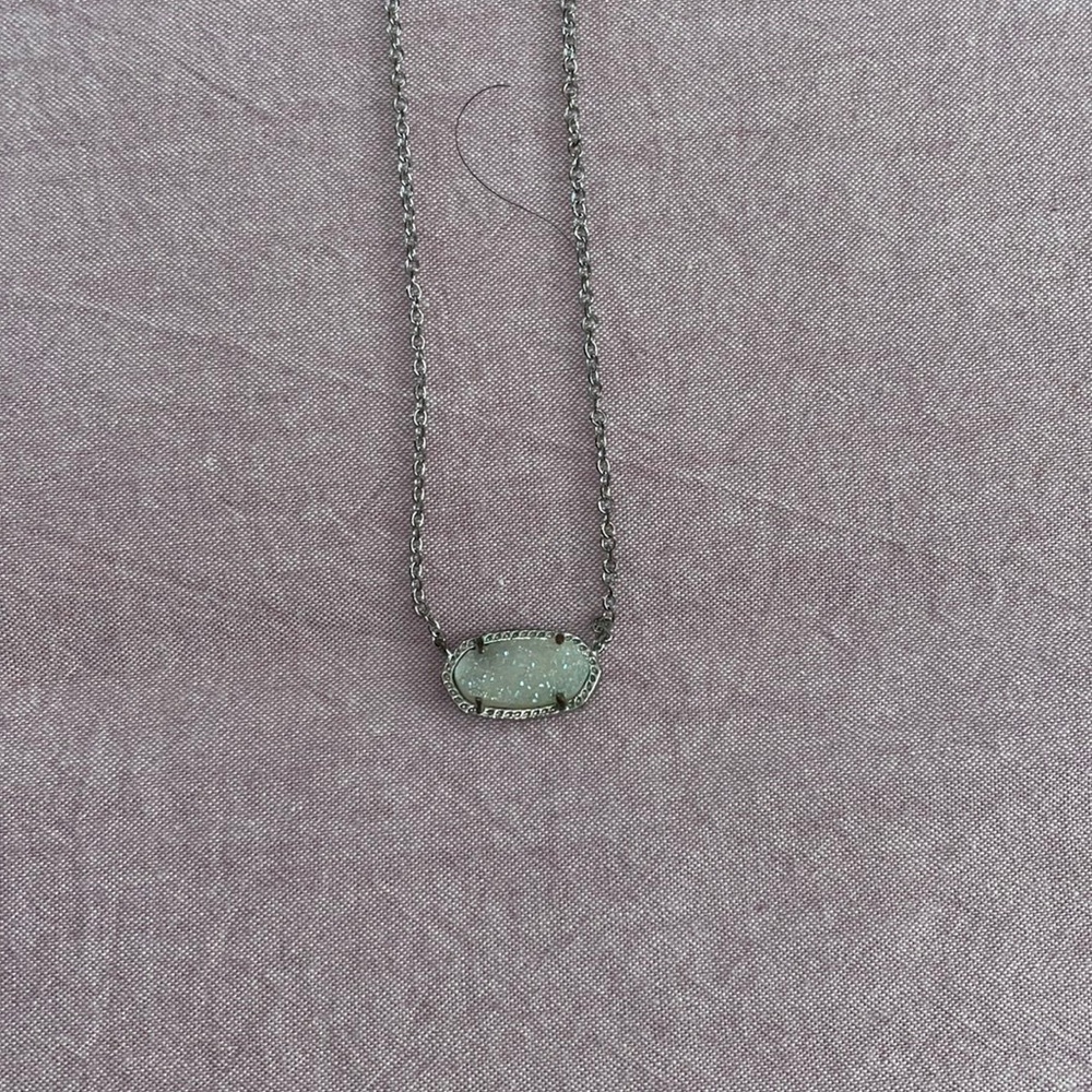 Kendra Scott necklace